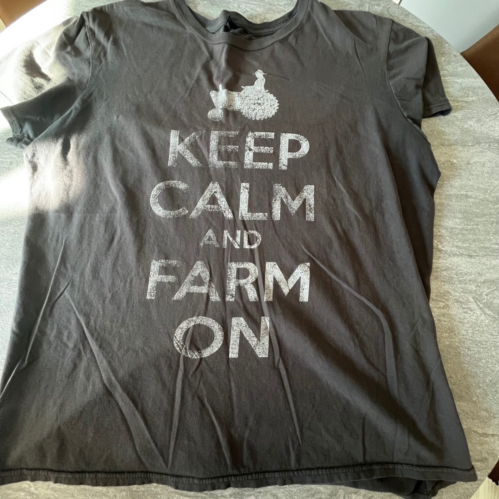 Graphic Tee "Keep Calm Farm On" Size M-L Brown T-shirt Outdoors Farming
